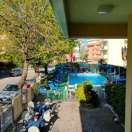 Club Hotel 3*