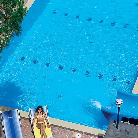 Club Hotel