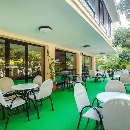 Club Hotel