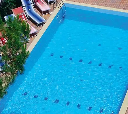 Club Hotel